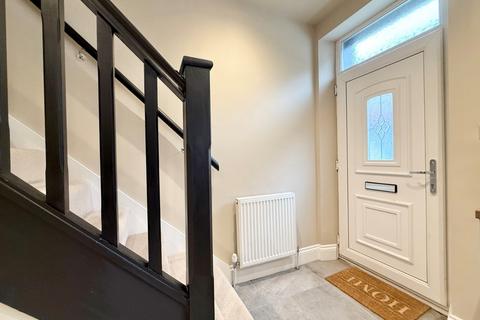 2 bedroom terraced house to rent, Longwood Gate, Huddersfield, West Yorkshire, HD3