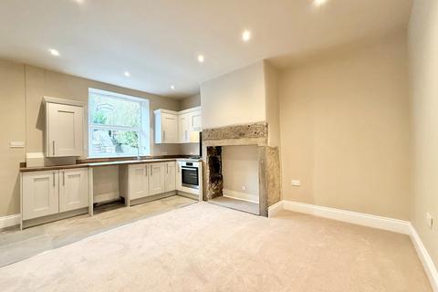 2 bedroom terraced house to rent, Longwood Gate, Huddersfield, West Yorkshire, HD3