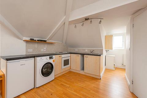 Studio to rent, Great North Road, Highgate, London, N6