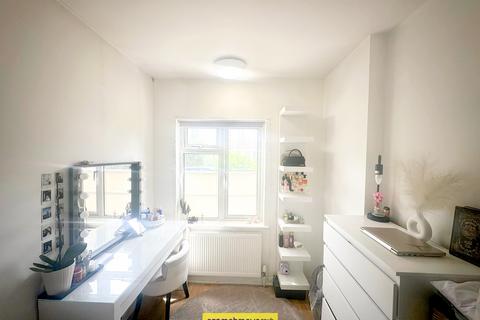 2 bedroom maisonette to rent, Northdown Close Ruislip, Greater London HA4 6JZ