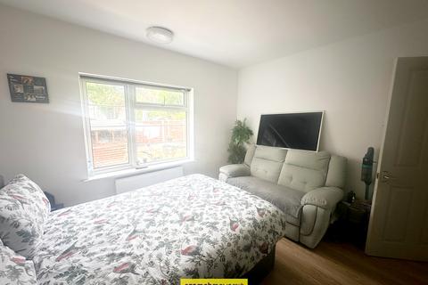 2 bedroom maisonette to rent, Northdown Close Ruislip, Greater London HA4 6JZ