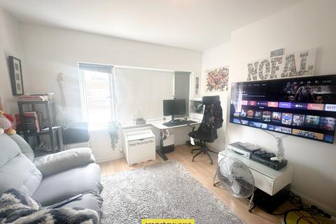 2 bedroom maisonette to rent, Northdown Close Ruislip, Greater London HA4 6JZ