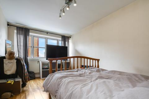 2 bedroom flat to rent, Admiral Place, London, SE16