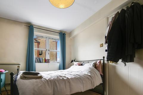 2 bedroom flat to rent, Admiral Place, London, SE16