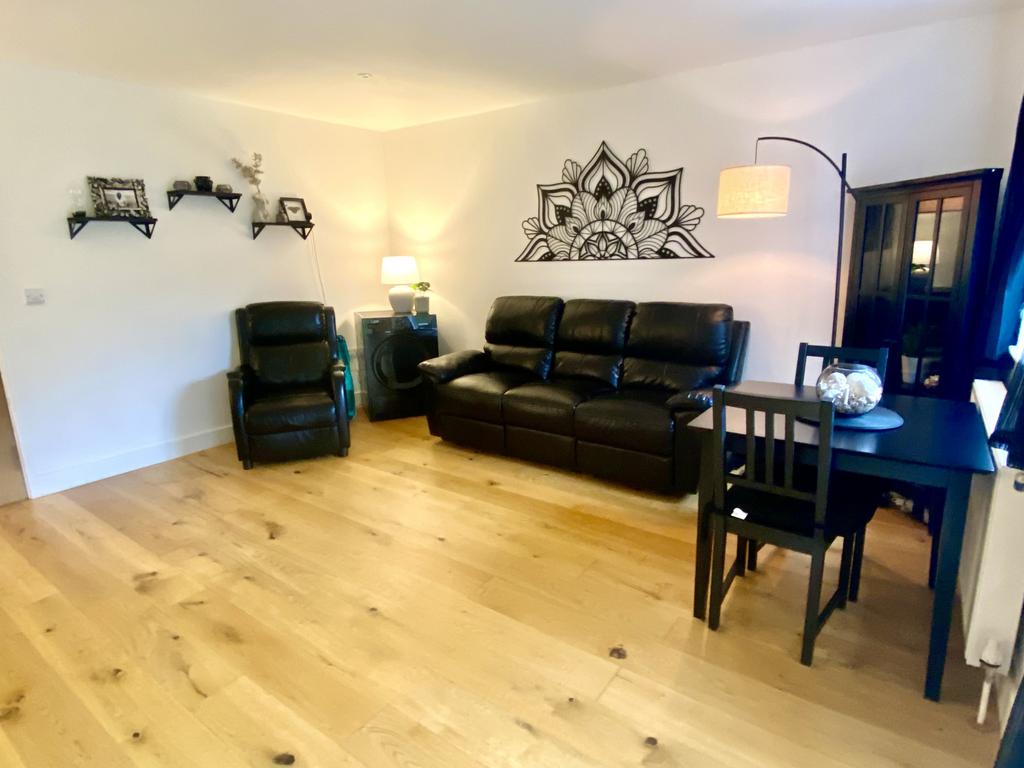 Alvington lounge