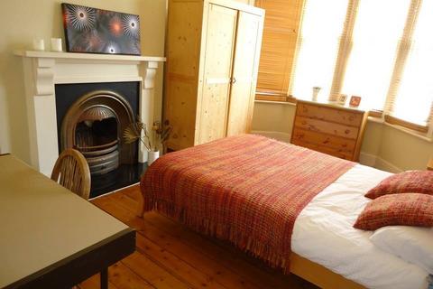 4 bedroom house to rent, Newfoundland Road, Heath, Cardiff