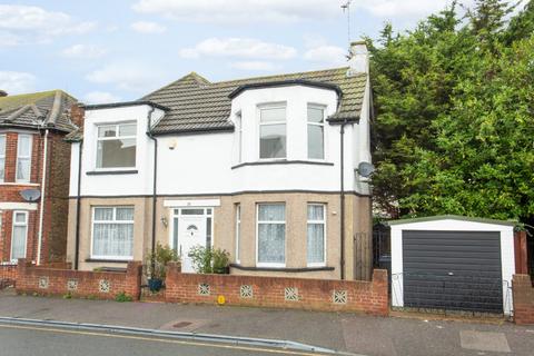 3 bedroom detached house for sale, Fleetwood Avenue, Herne Bay, Kent, CT6