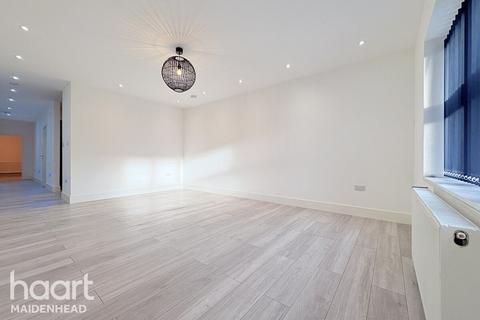 undefined, High Street, IVER