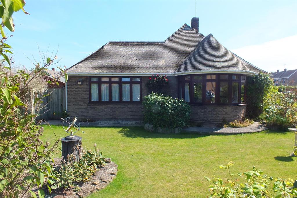 Grange Drive, Spalding 2 bed detached bungalow £212,500
