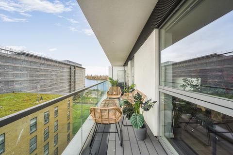 3 bedroom apartment to rent, Harrison Walk London SE10