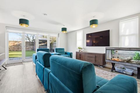 3 bedroom end of terrace house for sale, Sturts Lane, Tadworth KT20