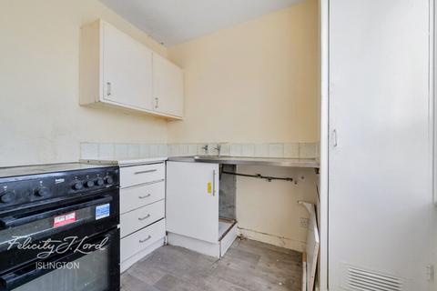 3 bedroom flat for sale, Newington Green, London, N1