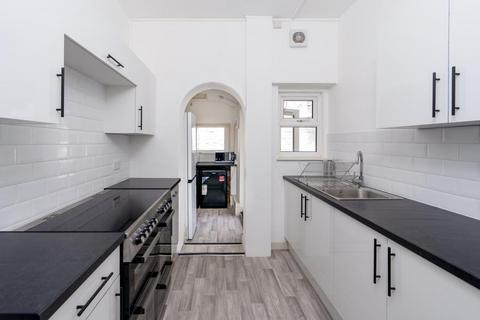 6 bedroom semi-detached house to rent, Cromwell Road, Bristol BS6
