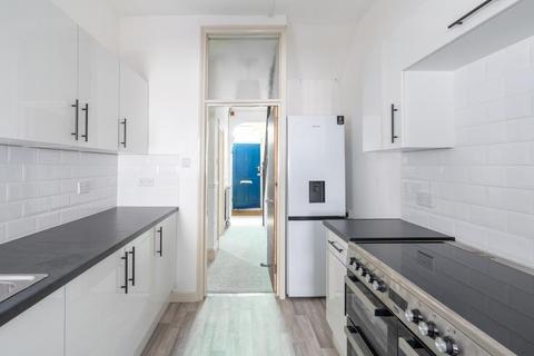 6 bedroom semi-detached house to rent, Cromwell Road, Bristol BS6