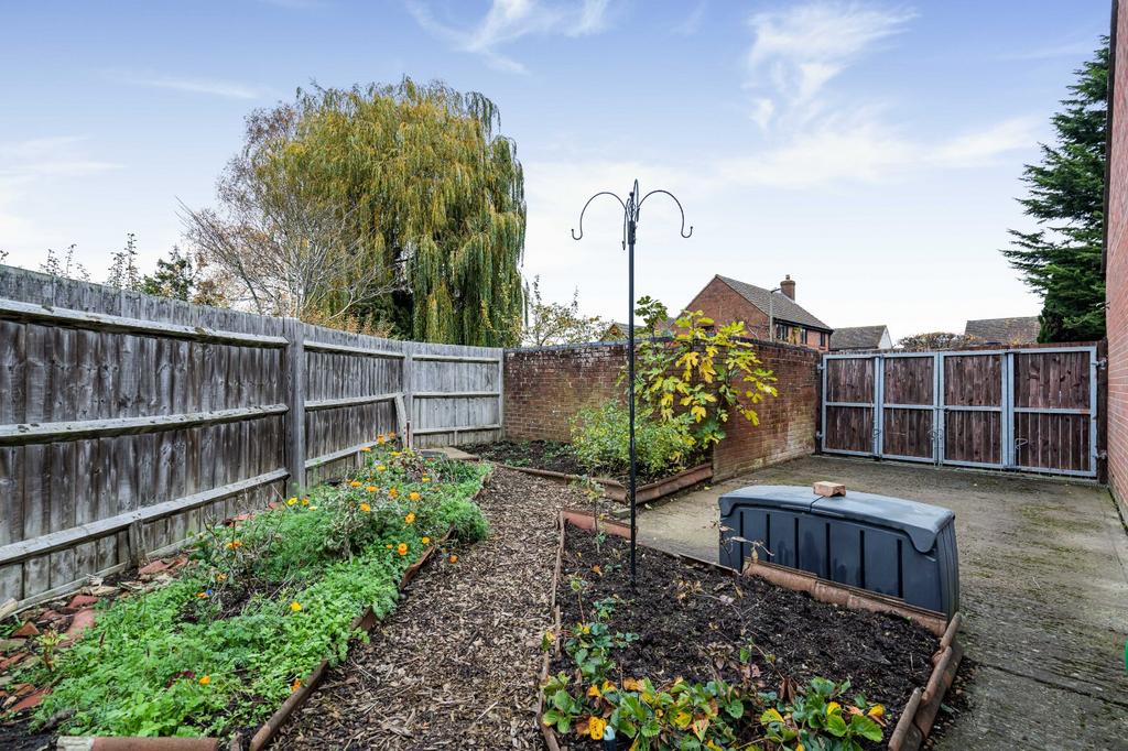 Side Garden/Parking
