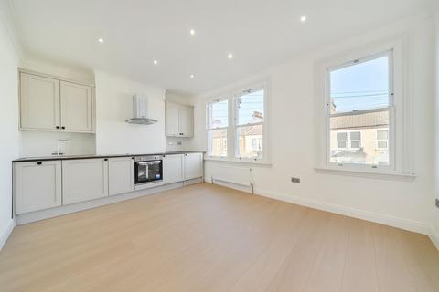 2 bedroom flat to rent, Elmer Road, London, SE6
