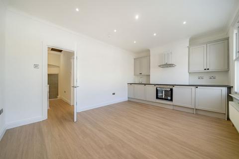 2 bedroom flat to rent, Elmer Road, London, SE6