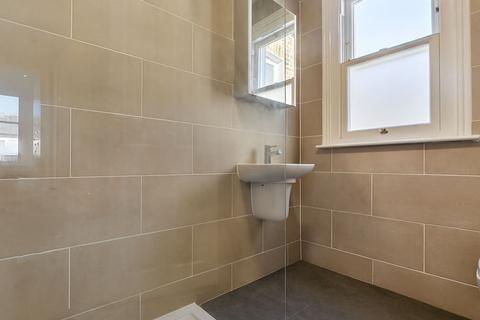 2 bedroom flat to rent, Elmer Road, London, SE6