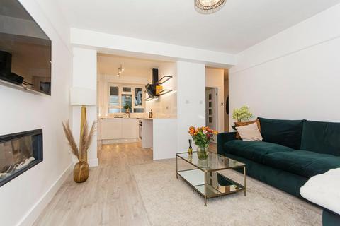 1 bedroom flat to rent, Queens Court