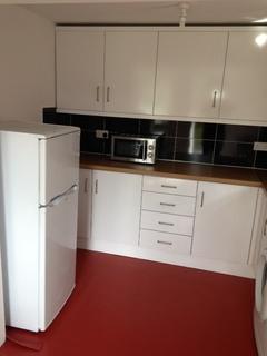 6 bedroom semi-detached house to rent, 25 Roberts Road, High Wycombe, HP13