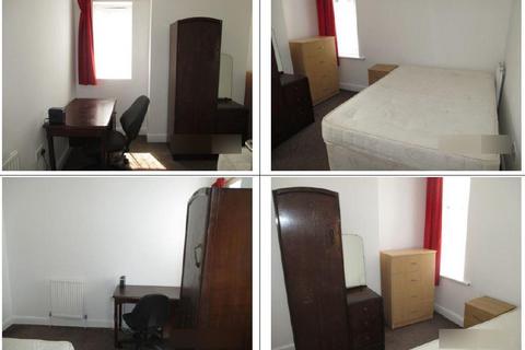 6 bedroom semi-detached house to rent, 25 Roberts Road, High Wycombe, HP13