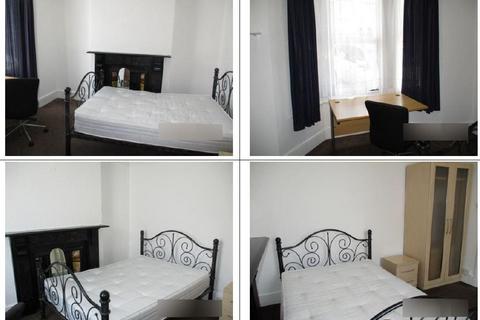 6 bedroom semi-detached house to rent, 25 Roberts Road, High Wycombe, HP13
