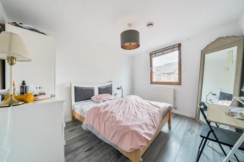 2 bedroom flat for sale, Rope Street, London, SE16