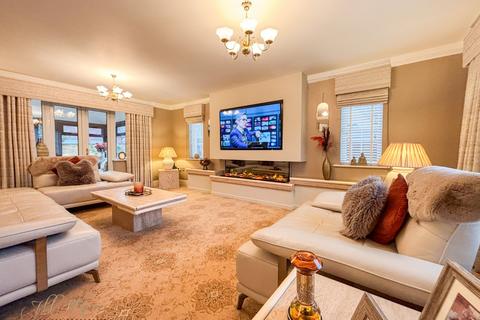 5 bedroom detached house for sale, Duxbury Park, Washington NE38