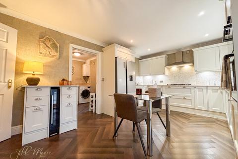 5 bedroom detached house for sale, Duxbury Park, Washington NE38