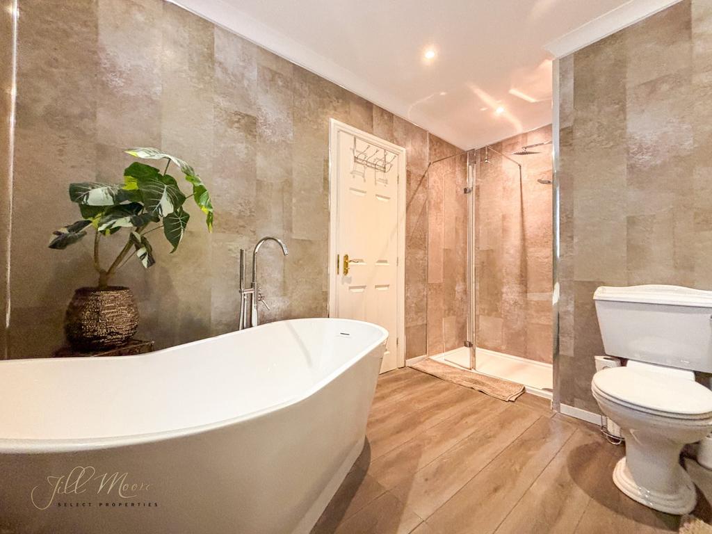 Master En-Suite