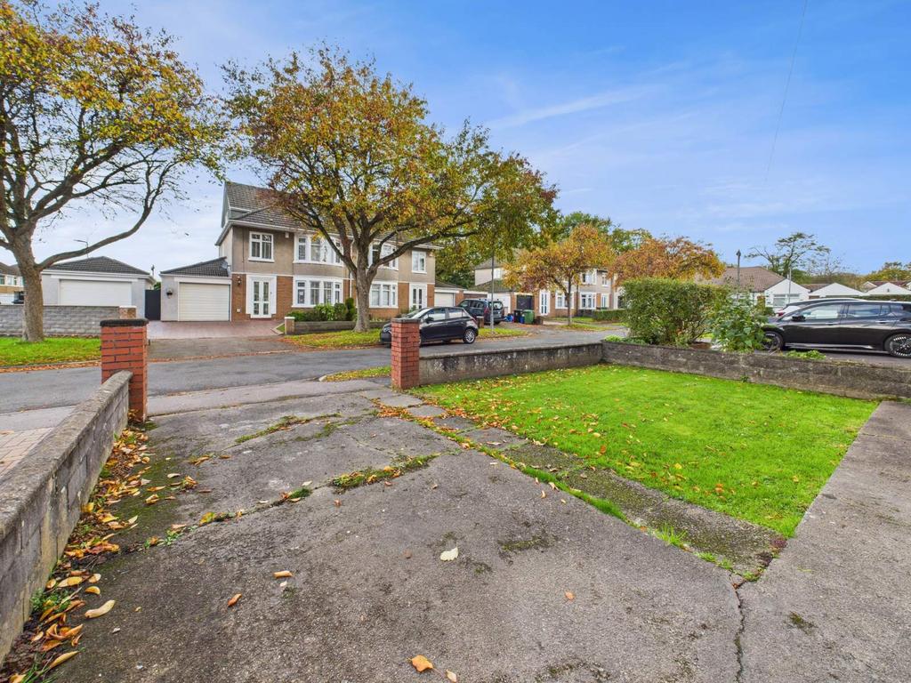 Driveway & Front Entrance