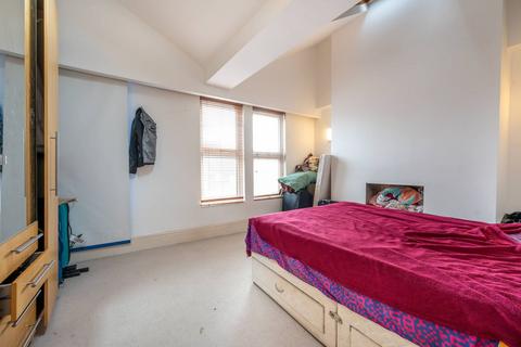 3 bedroom flat for sale, Carnarvon Road, Forest Gate, London, E15
