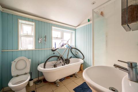 3 bedroom flat for sale, Carnarvon Road, Forest Gate, London, E15
