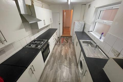 undefined, Waltham Road, Southall, UB2
