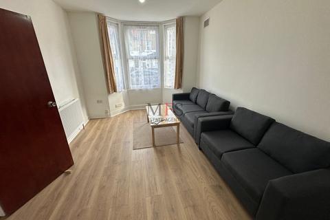 undefined, Waltham Road, Southall, UB2