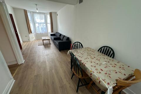 undefined, Waltham Road, Southall, UB2