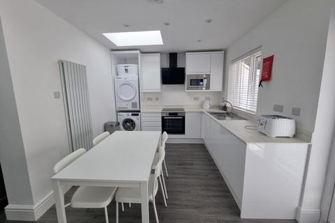 6 bedroom semi-detached house to rent, Ivy Avenue, Bath BA2