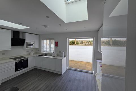 6 bedroom semi-detached house to rent, Ivy Avenue, Bath BA2