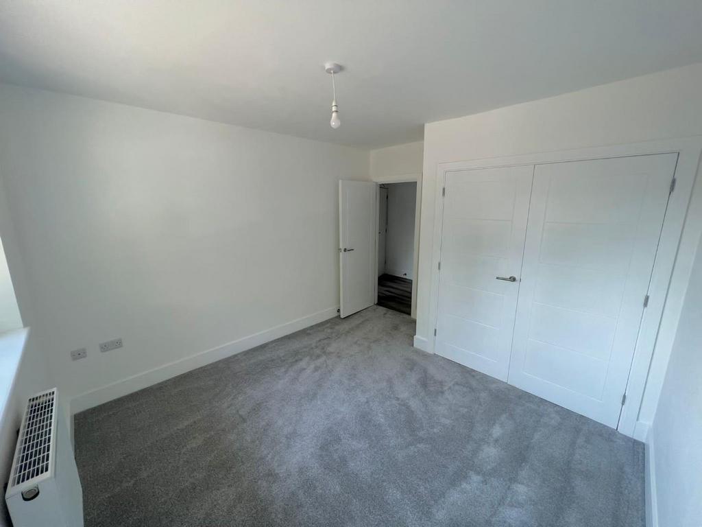 Bedroom 1-2.jpg