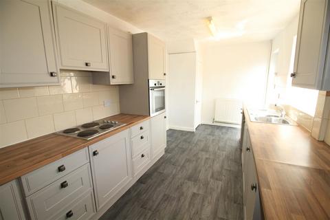 2 bedroom detached house to rent, Beechdale Road, Nottingham NG8