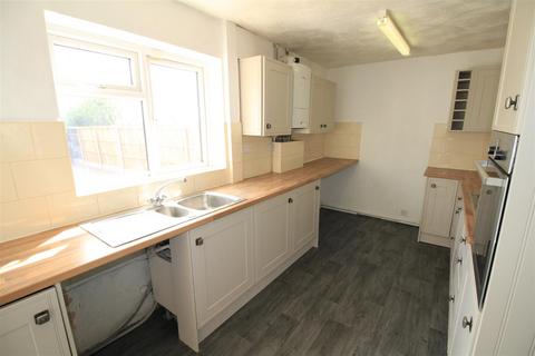 2 bedroom detached house to rent, Beechdale Road, Nottingham NG8