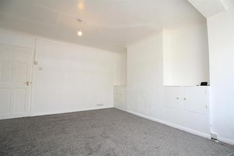 2 bedroom detached house to rent, Beechdale Road, Nottingham NG8