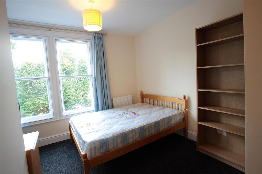 90 WLR - Room 3.JPG