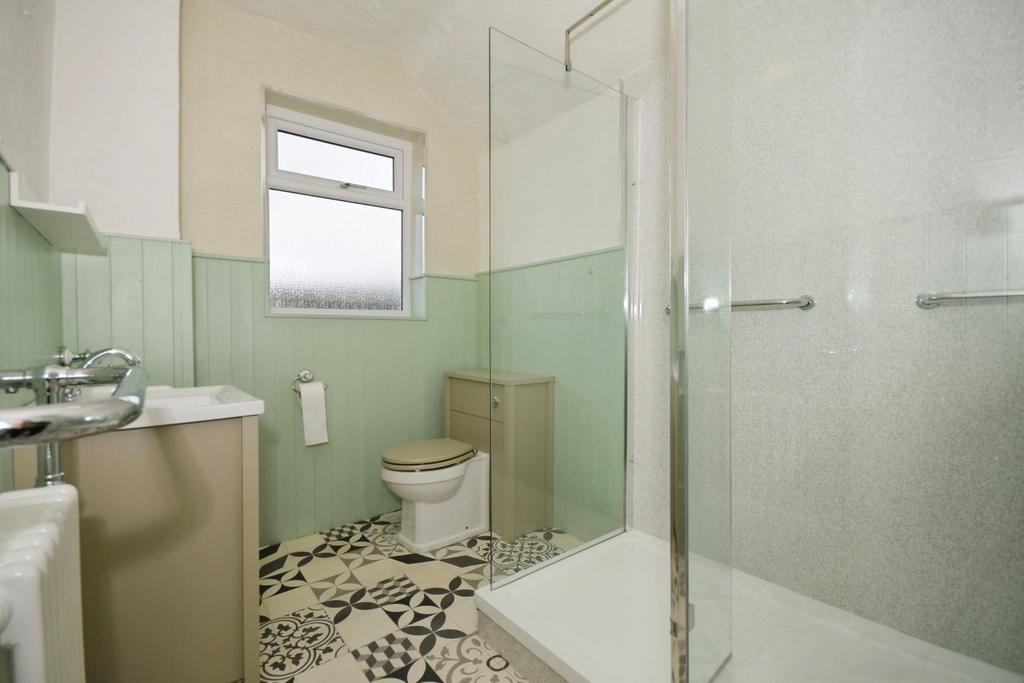 SHOWER ROOM.jpg