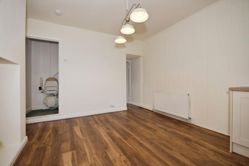 DINING ROOM 03.jpg