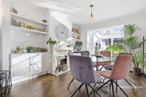 3 bedroom semi-detached house for sale, Loughton IG10
