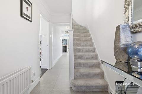 3 bedroom semi-detached house for sale, Loughton IG10