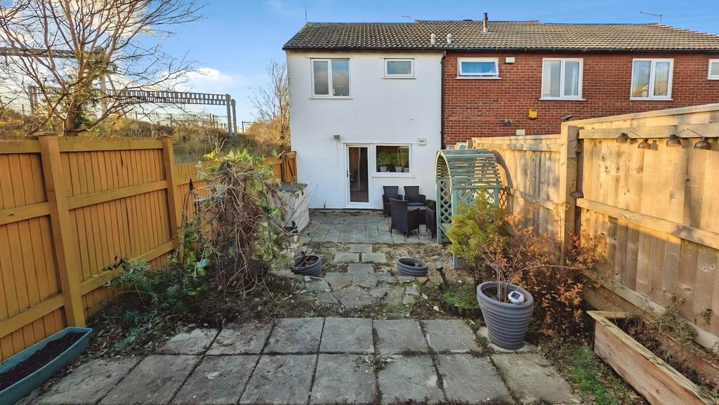 49 Elizabeth Crescent rear garden c.jpg