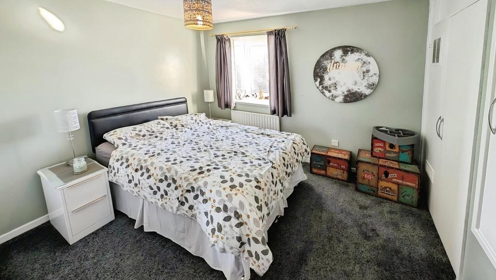 49 Elizabeth Crescent Bed 1 b.jpg