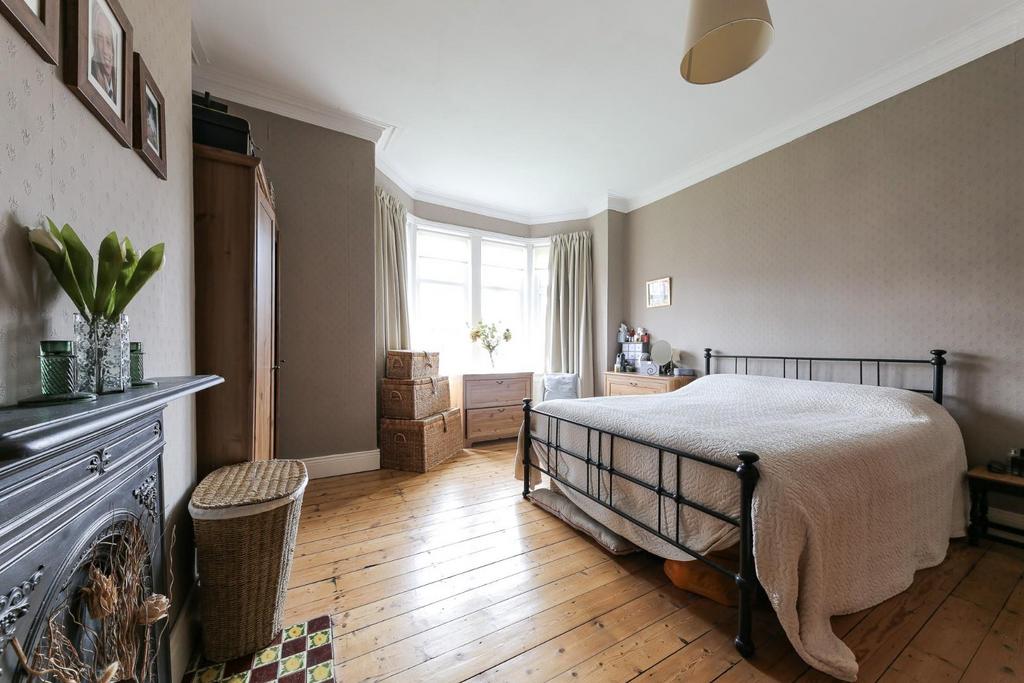 Bedroom 1.jpg